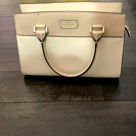 kate spade Handbags - Kate spade medium tote/ crossbody